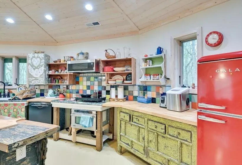 Enchanting Shelby Cottage On 12 Acres W/ Hot Tub!