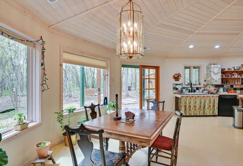 Enchanting Shelby Cottage On 12 Acres W/ Hot Tub!