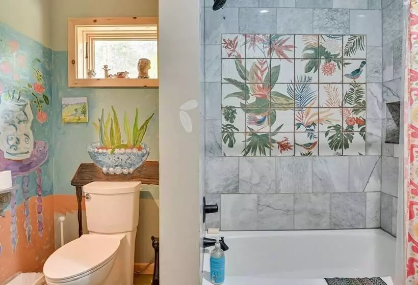 Enchanting Shelby Cottage On 12 Acres W/ Hot Tub!