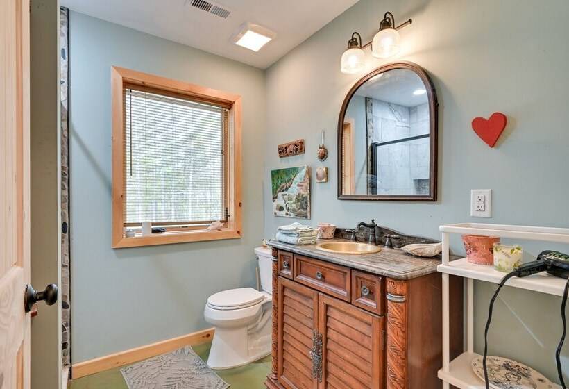 Enchanting Shelby Cottage On 12 Acres W/ Hot Tub!