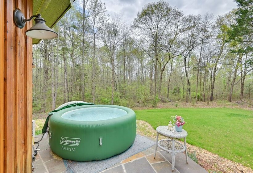 Enchanting Shelby Cottage On 12 Acres W/ Hot Tub!