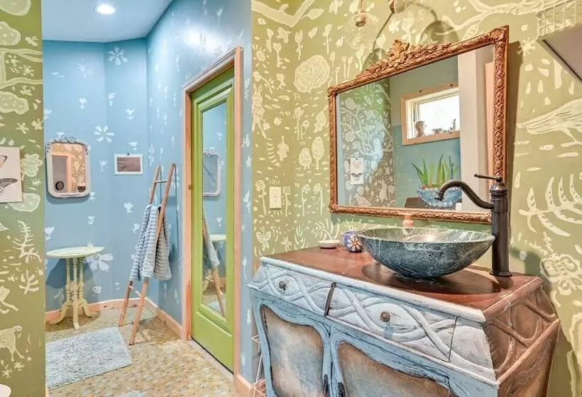 Enchanting Shelby Cottage On 12 Acres W/ Hot Tub!