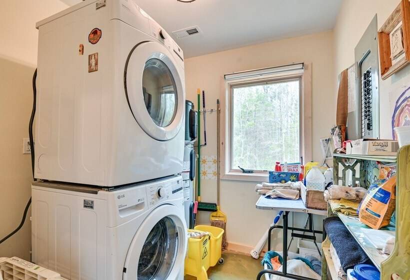 Enchanting Shelby Cottage On 12 Acres W/ Hot Tub!