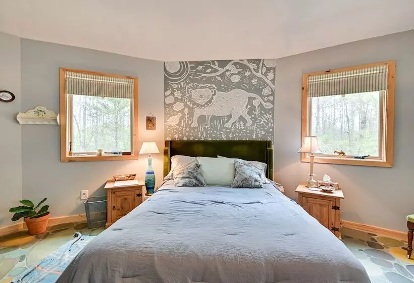 Enchanting Shelby Cottage On 12 Acres W/ Hot Tub!