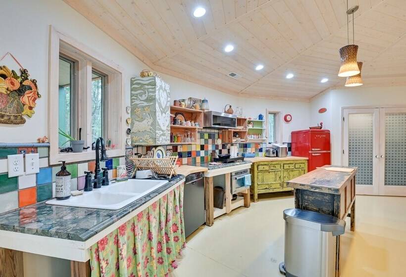 Enchanting Shelby Cottage On 12 Acres W/ Hot Tub!