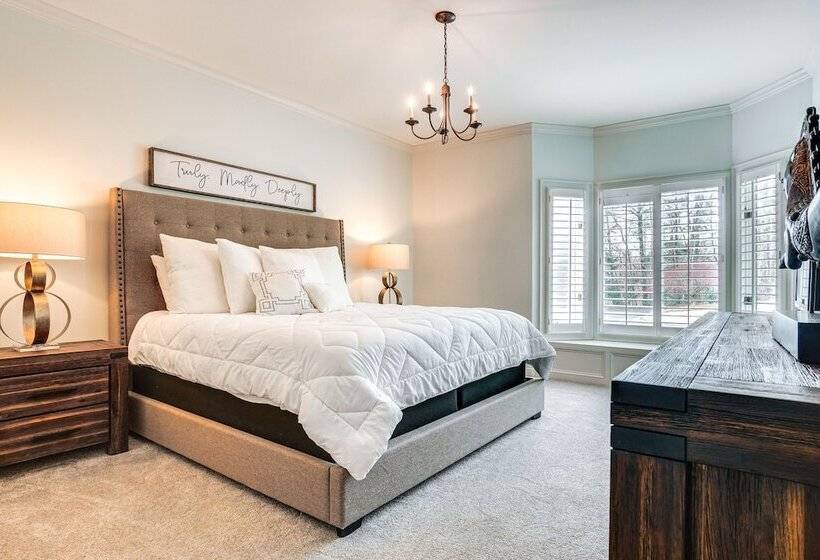 High End Helen Home: Heated Pool, Fire Pit + Views