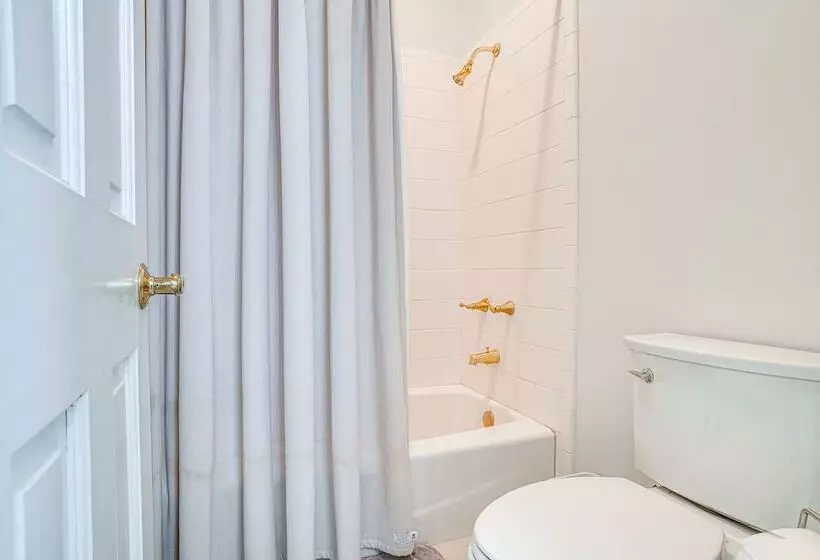 High End Helen Home: Heated Pool, Fire Pit + Views