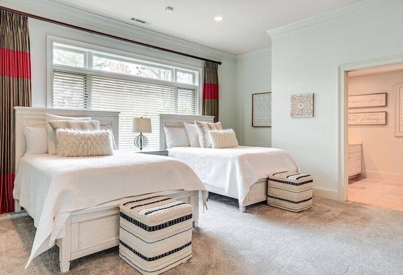 High End Helen Home: Heated Pool, Fire Pit + Views