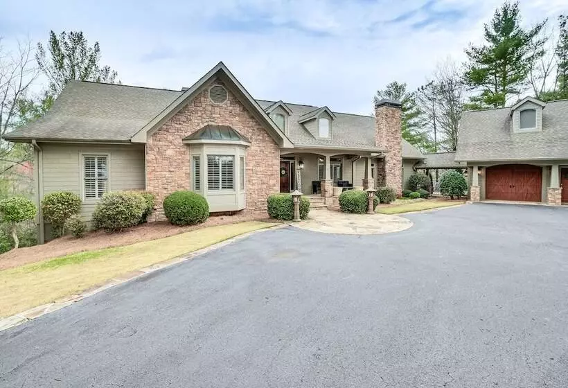 High End Helen Home: Heated Pool, Fire Pit + Views