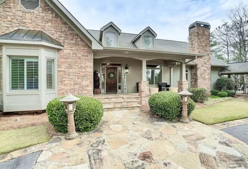 High End Helen Home: Heated Pool, Fire Pit + Views