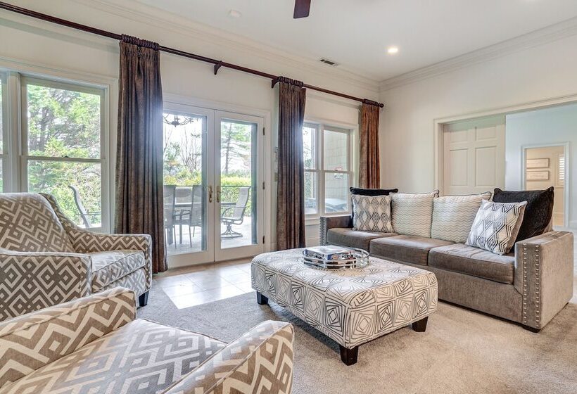 High End Helen Home: Heated Pool, Fire Pit + Views