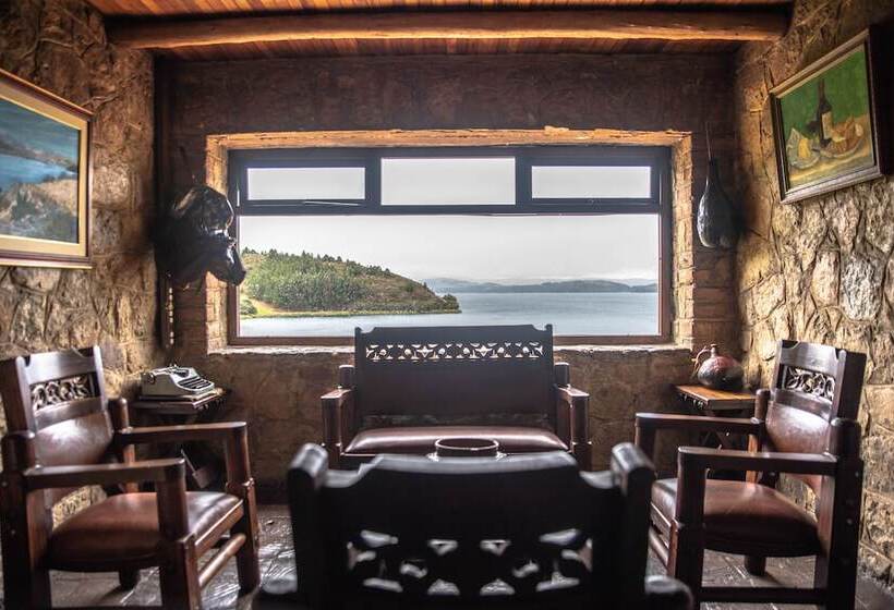 ホテル Refugio Pozo Azul