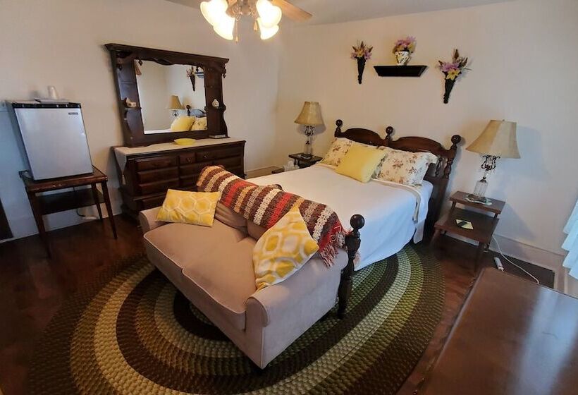 Отель The Miner S Lodge