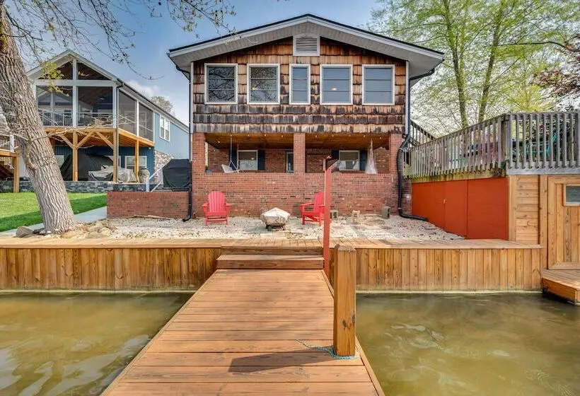 Lakefront New London Home: Dock, Fire Pit + Views!