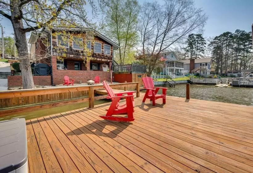 Lakefront New London Home: Dock, Fire Pit + Views!