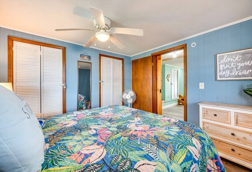 Lakefront New London Home: Dock, Fire Pit + Views!