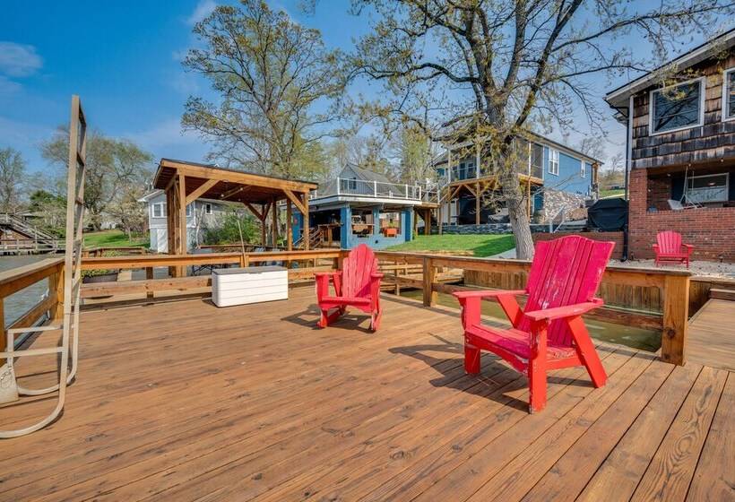 Lakefront New London Home: Dock, Fire Pit + Views!