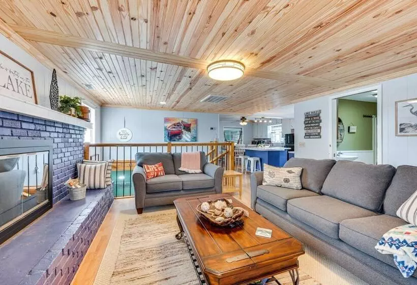 Lakefront New London Home: Dock, Fire Pit + Views!