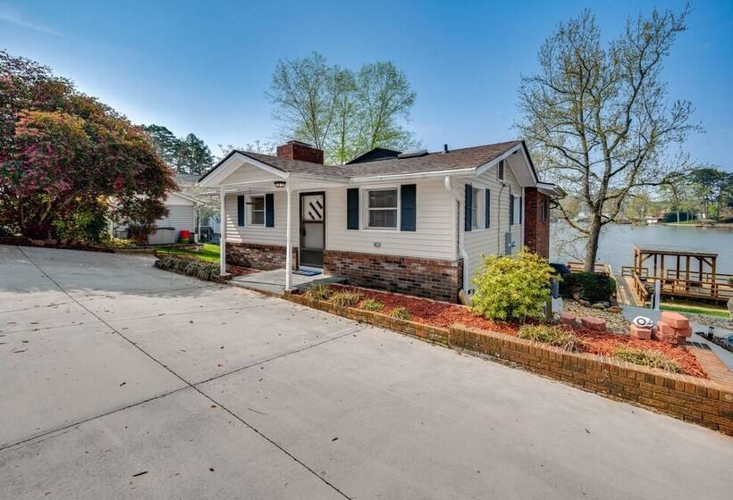 Lakefront New London Home: Dock, Fire Pit + Views!