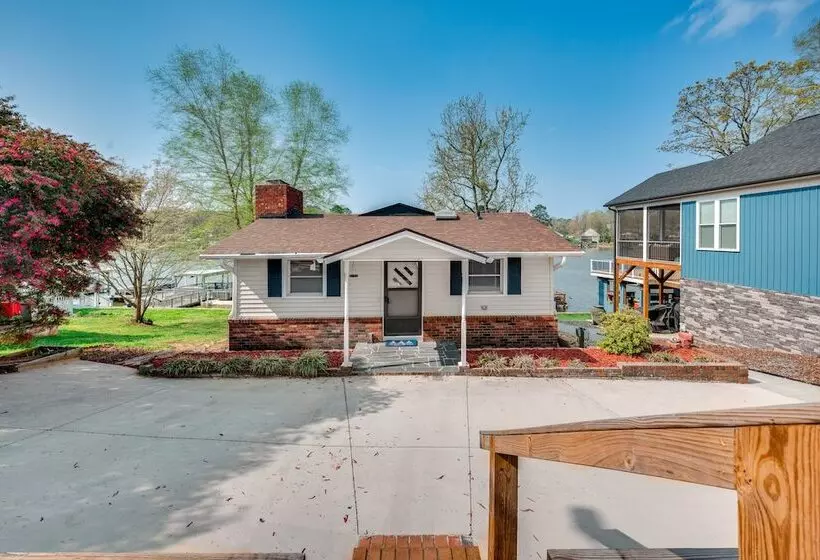 Lakefront New London Home: Dock, Fire Pit + Views!