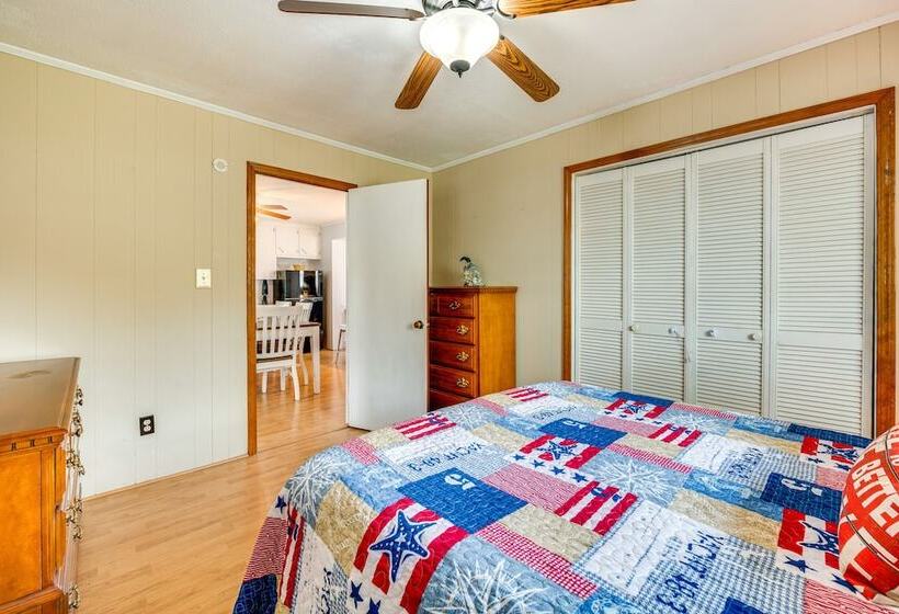 Lakefront New London Home: Dock, Fire Pit + Views!