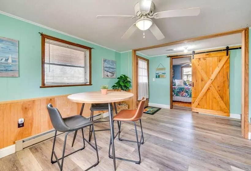 Lakefront New London Home: Dock, Fire Pit + Views!