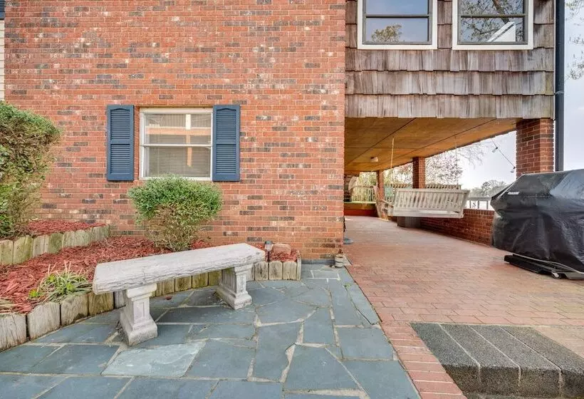 Lakefront New London Home: Dock, Fire Pit + Views!