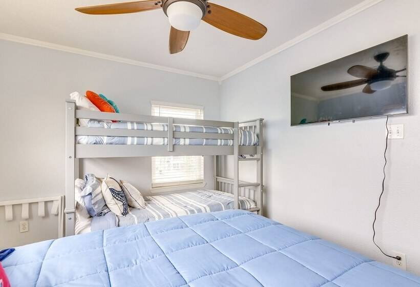 Lovely Crystal Beach House W/ Deck: Walk To Ocean!