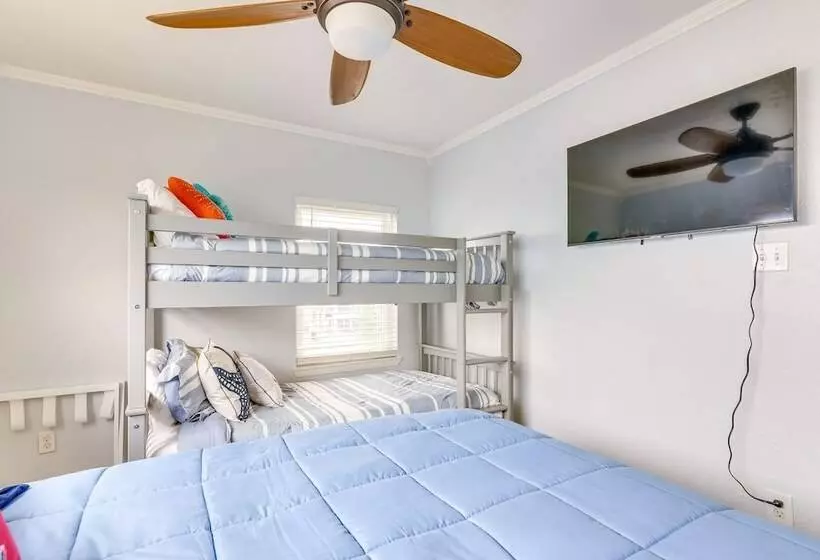 Lovely Crystal Beach House W/ Deck: Walk To Ocean!