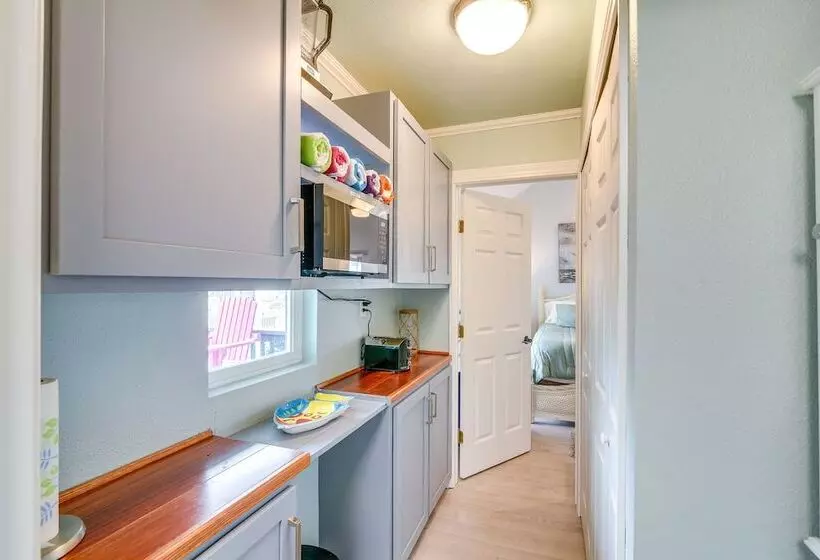 Lovely Crystal Beach House W/ Deck: Walk To Ocean!