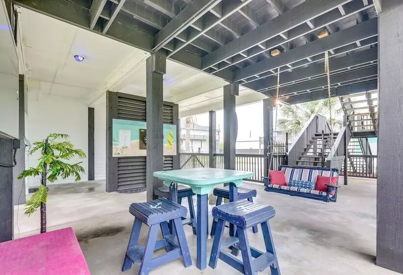 Lovely Crystal Beach House W/ Deck: Walk To Ocean!