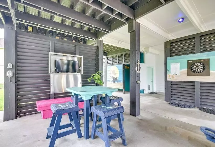 Lovely Crystal Beach House W/ Deck: Walk To Ocean!