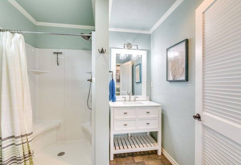 Lovely Crystal Beach House W/ Deck: Walk To Ocean!