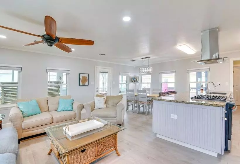 Lovely Crystal Beach House W/ Deck: Walk To Ocean!