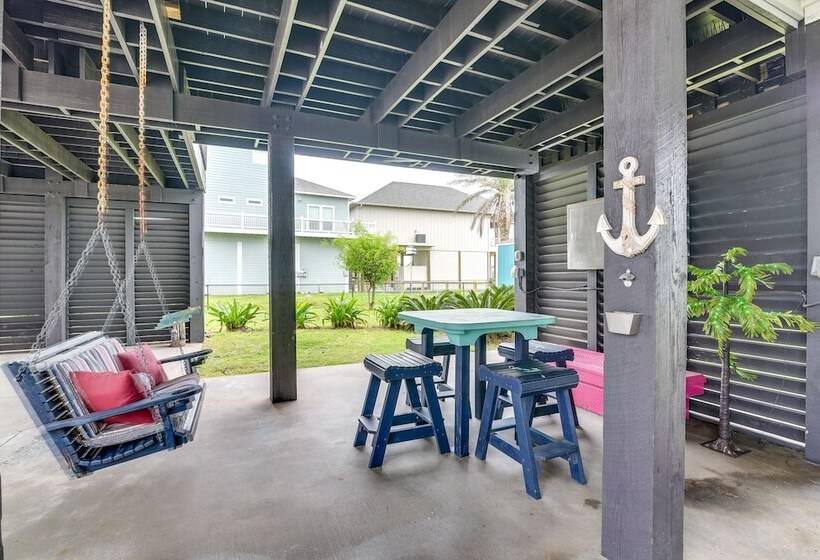 Lovely Crystal Beach House W/ Deck: Walk To Ocean!