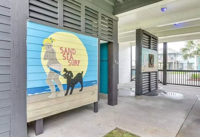 Lovely Crystal Beach House W/ Deck: Walk To Ocean!