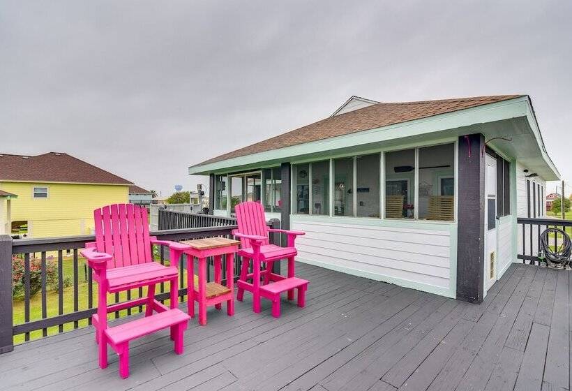 Lovely Crystal Beach House W/ Deck: Walk To Ocean!