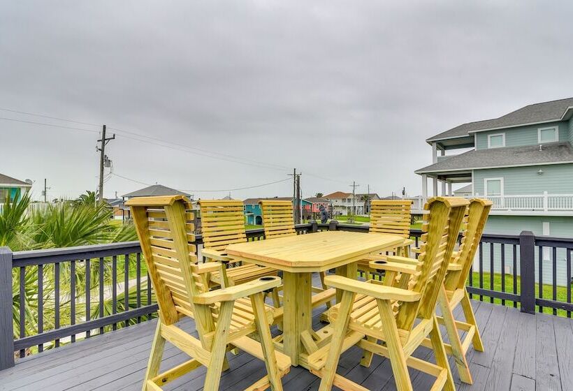 Lovely Crystal Beach House W/ Deck: Walk To Ocean!