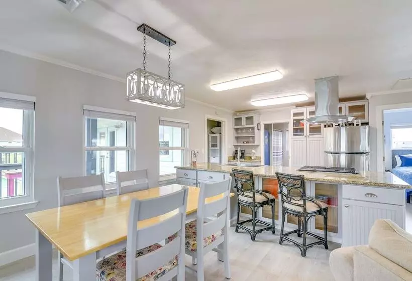 Lovely Crystal Beach House W/ Deck: Walk To Ocean!