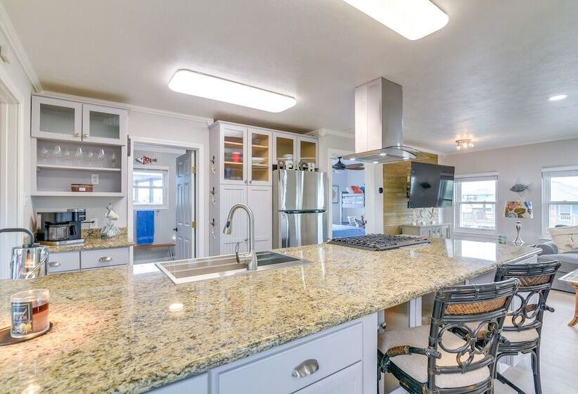 Lovely Crystal Beach House W/ Deck: Walk To Ocean!