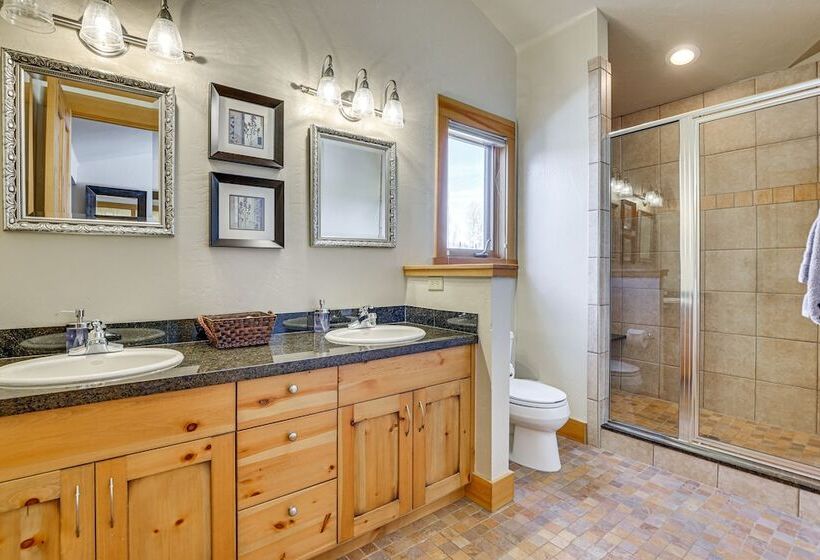 Serene Home W/ Private Hot Tub In Silverthorne