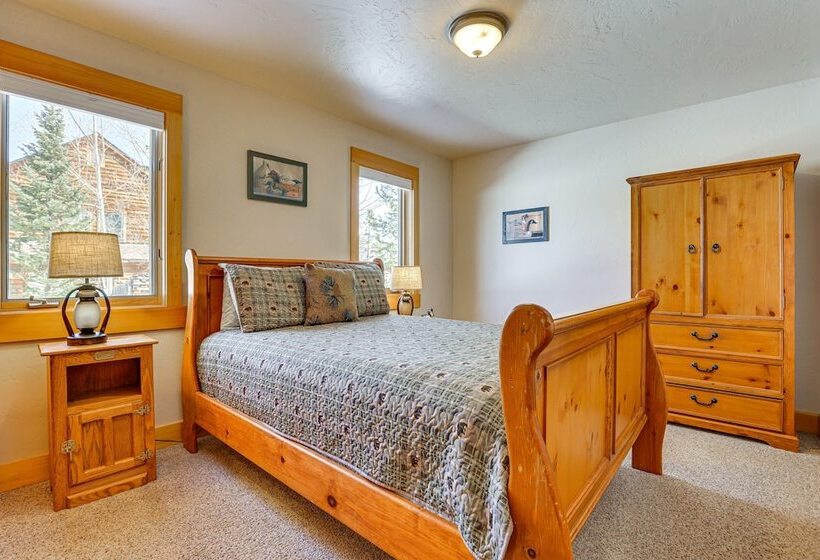 Serene Home W/ Private Hot Tub In Silverthorne