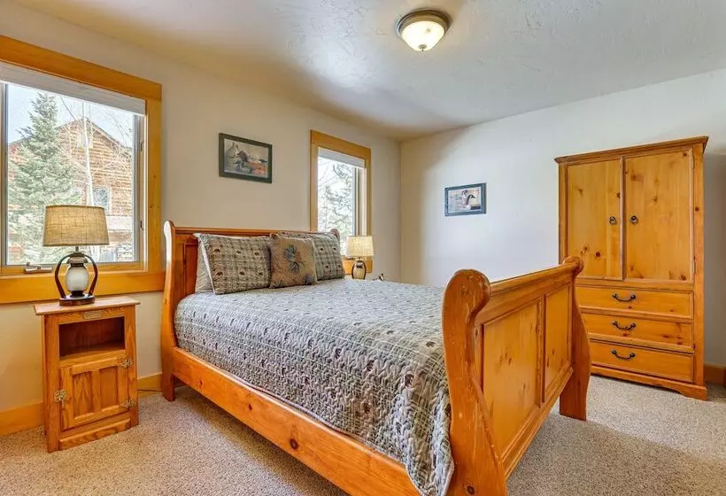 Serene Home W/ Private Hot Tub In Silverthorne