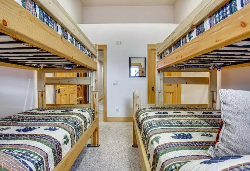 Serene Home W/ Private Hot Tub In Silverthorne