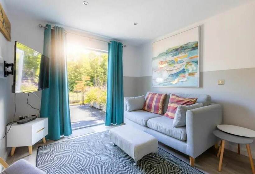 Резиденция 2 Bedrooms, Overlooking Little Petherick Creek