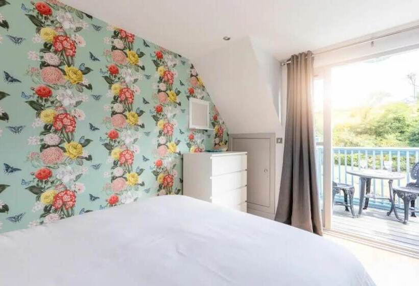 Резиденция 2 Bedrooms, Overlooking Little Petherick Creek