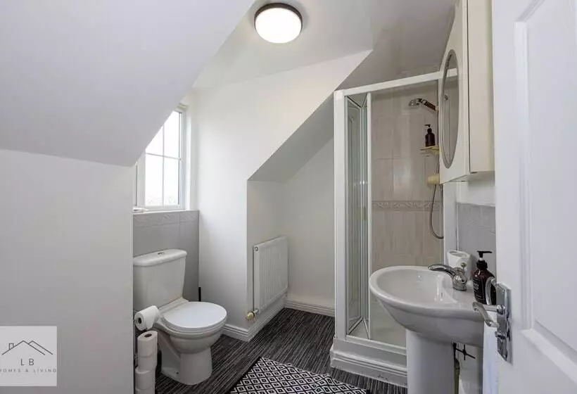 レジデンス Comfy House   Sleeps 14   14 Min To City Centre