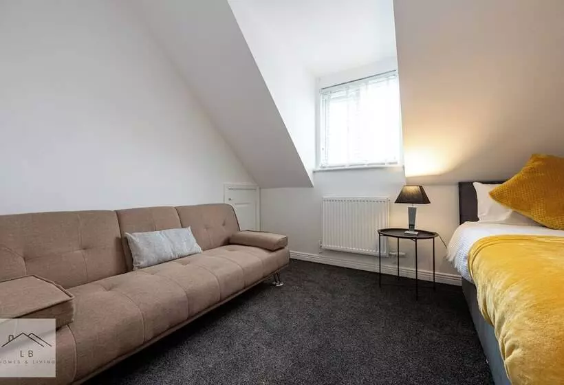レジデンス Comfy House   Sleeps 14   14 Min To City Centre