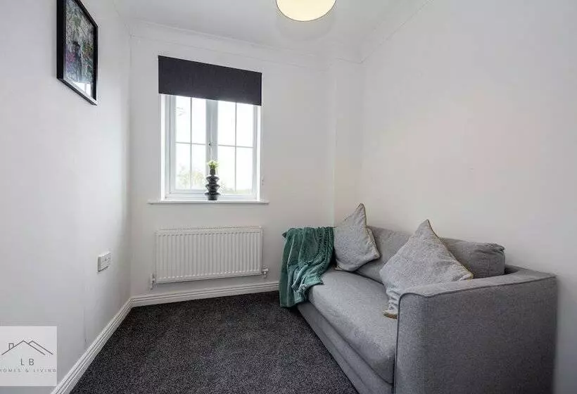 レジデンス Comfy House   Sleeps 14   14 Min To City Centre