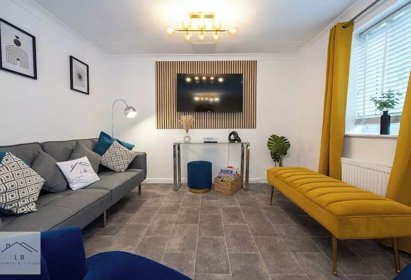 レジデンス Comfy House   Sleeps 14   14 Min To City Centre